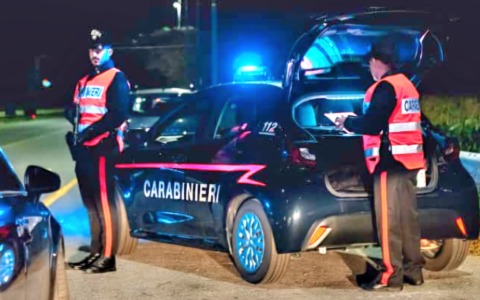 Arrestato ladro di 25 anni dopo aver rubato zaino e scarpe in un negozio