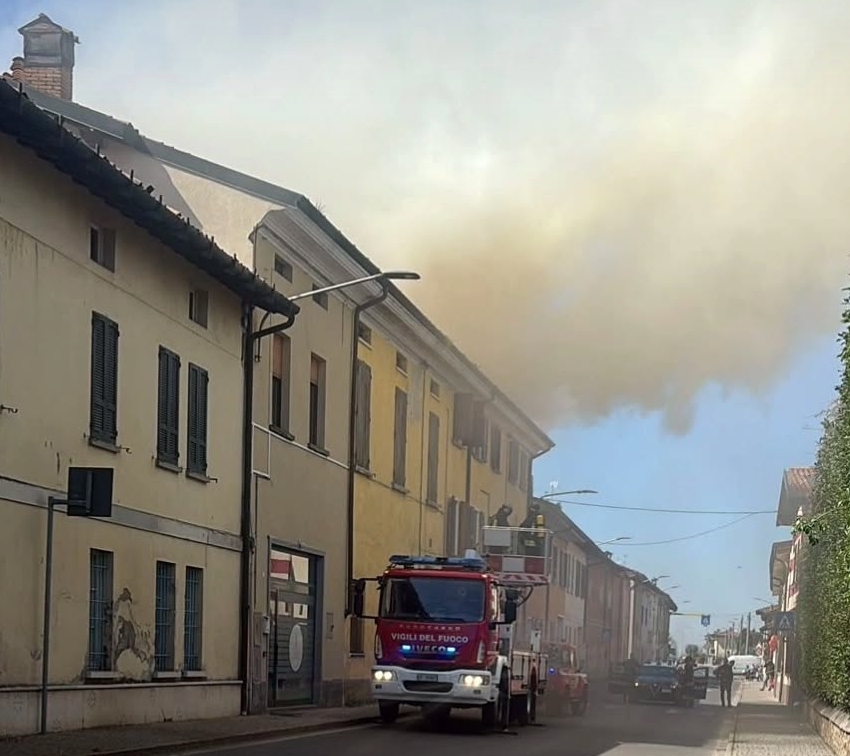 Fiamme in un condominio a Cossirano: evacuazione completata
