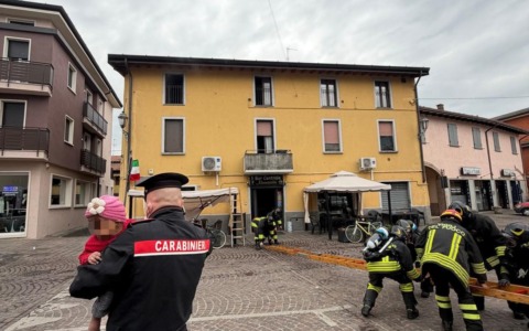 Incendio a Castrezzato: cinque famiglie sfollate da una palazzina senza utenze