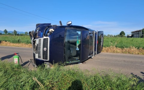 Incidente a Castelcovati: papà in ospedale dopo un ribaltamento, figlio illeso