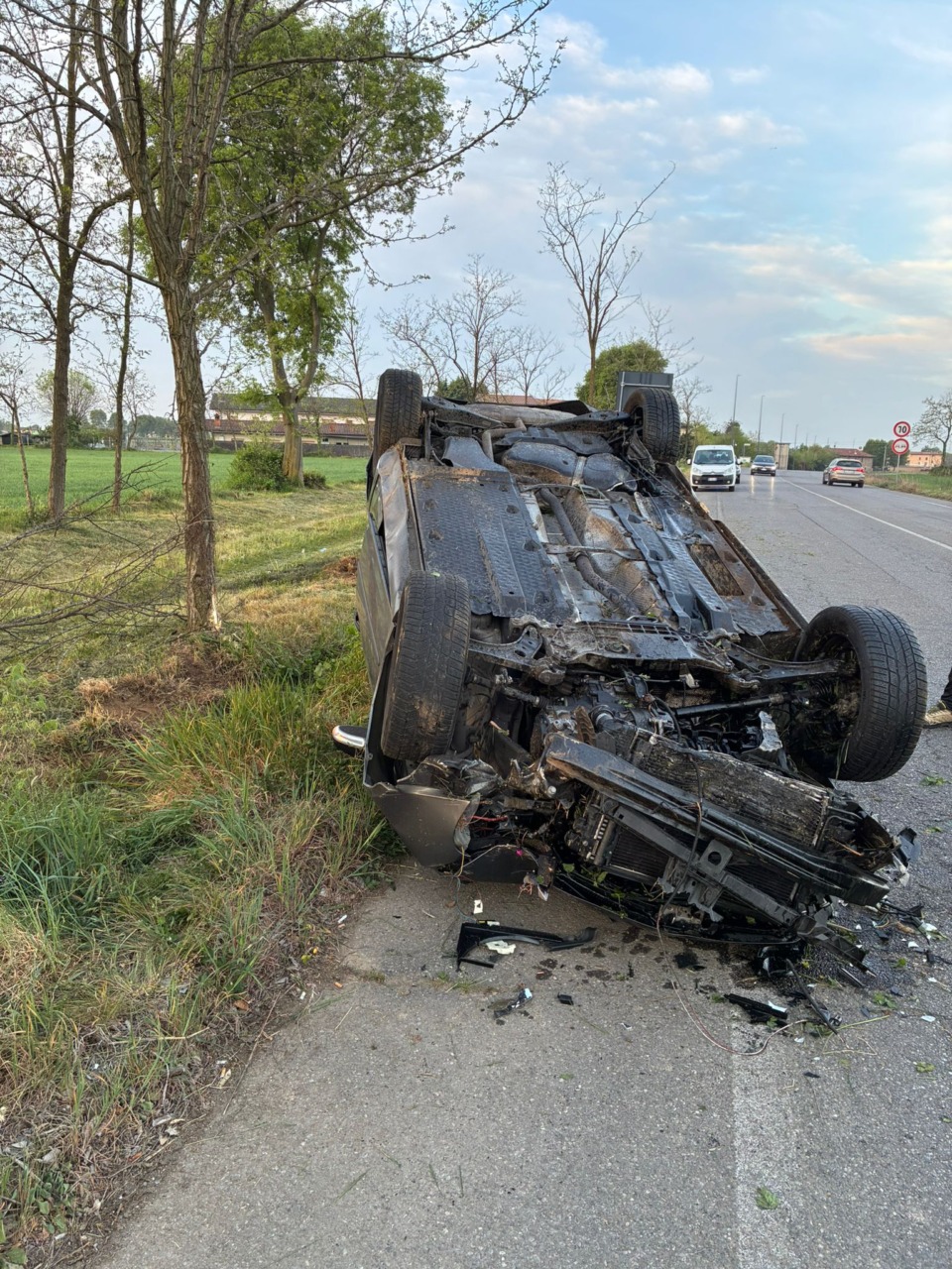 Incidente a Palazzolo sull’Oglio: auto ribaltata