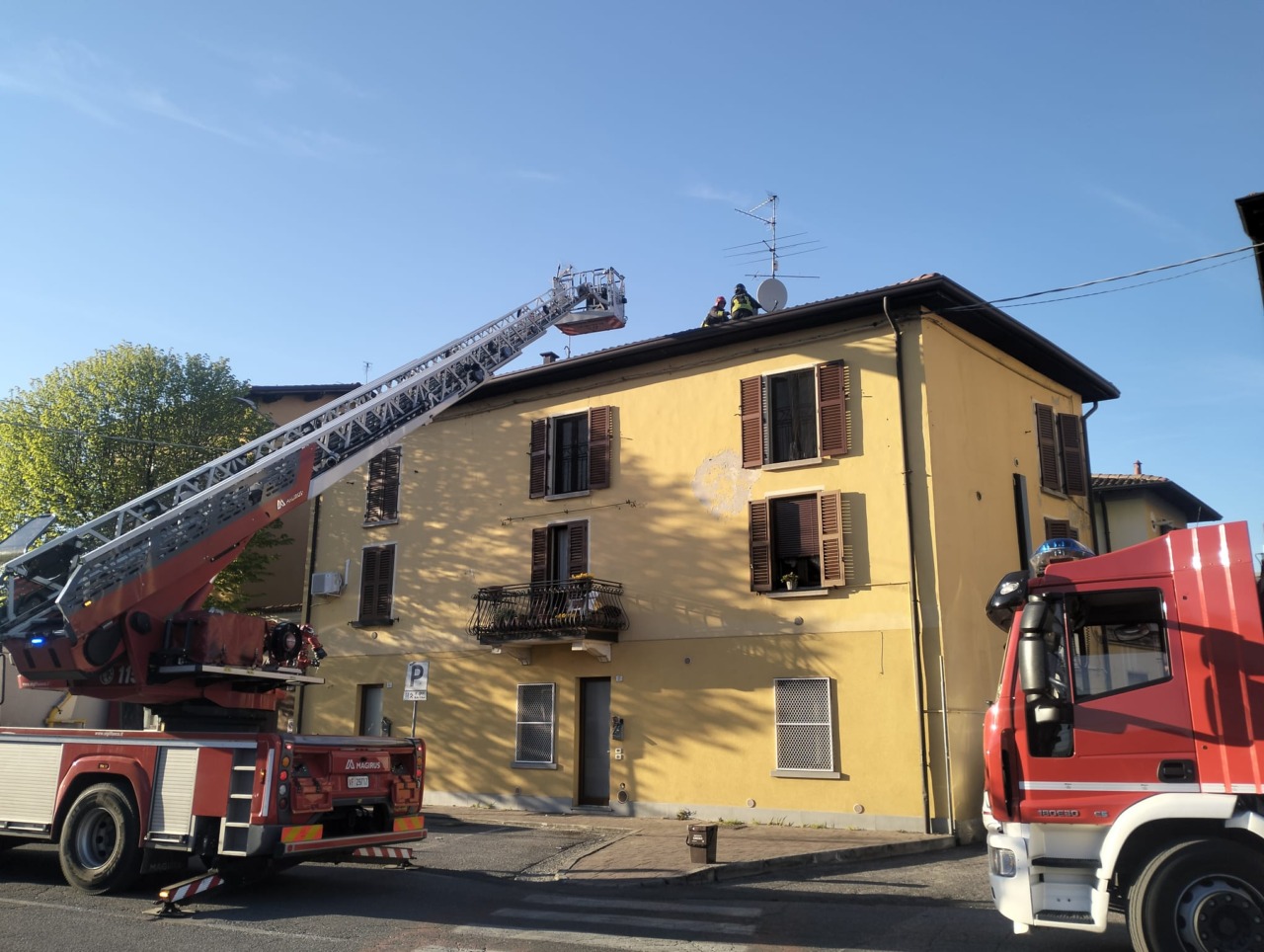 Rovato, allerta per fumo da un balcone: nessun incendio riscontrato