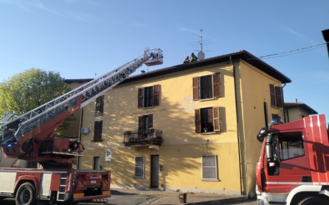 Rovato, allerta per fumo da un balcone: nessun incendio riscontrato