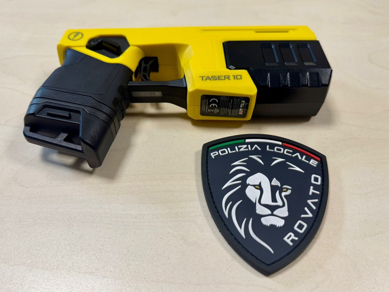 Rovato avvia la sperimentazione del taser per la Polizia Locale