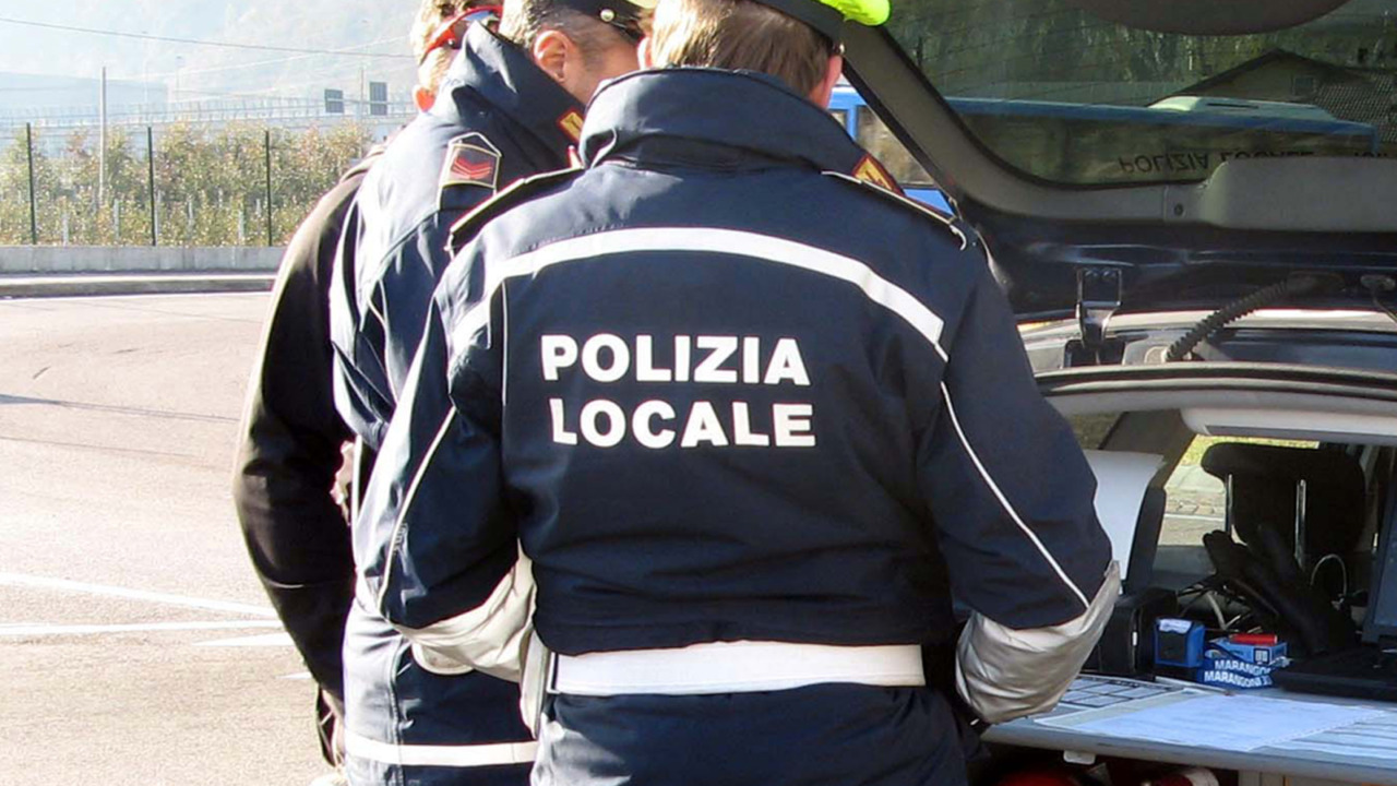 Tre denunciati a Ospitaletto: auto senza patente, droga e borsa rubata