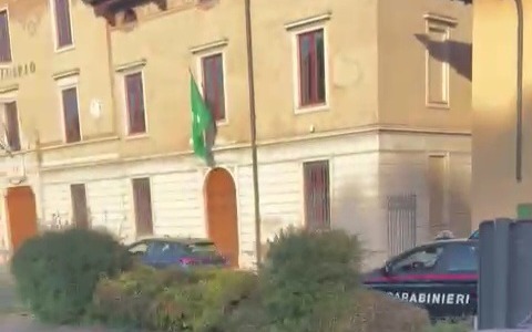 Finge di essere carabiniere per truffare il parroco di Palazzolo sull’Oglio: arrestato l’autore