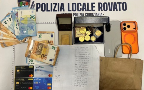Finto carabiniere truffa un’anziana a Bergamo, fermato dalla Polizia locale di Rovato
