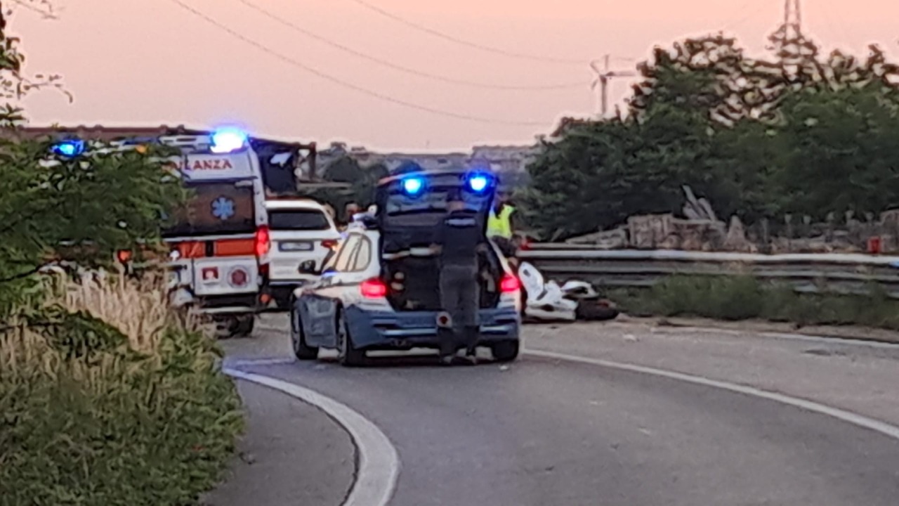 Tragedia a Capriolo: morto un giovane motociclista sulla curva pericolosa
