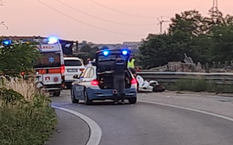 Tragedia a Capriolo: morto un giovane motociclista sulla curva pericolosa