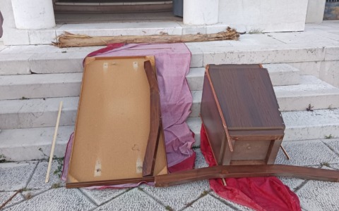 Vandali al cimitero di Duomo: autore identificato dopo un atto distruttivo