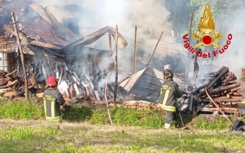 Provaglio d’Iseo: incendio in una baracca adibita a deposito