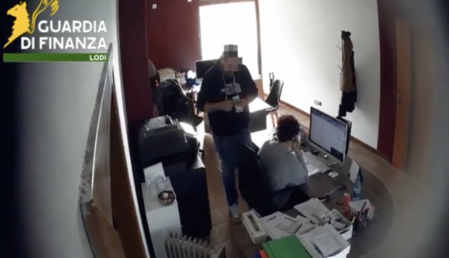Smantellato un sistema di riciclaggio internazionale a Chiari: fatture false per 200 milioni di euro
