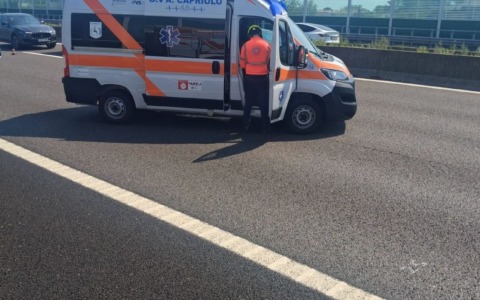 A4: coppia di anziani coinvolti in uno scontro con il guard rail