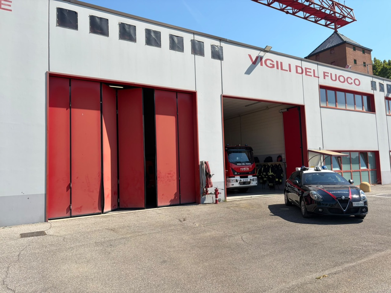 Furto nei locali dei Vigili del Fuoco e della Protezione civile di Chiari: danni limitati e poco bottino