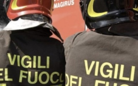 Incendio di un’auto a Provaglio d’Iseo provoca danni a un’abitazione, nessun ferito