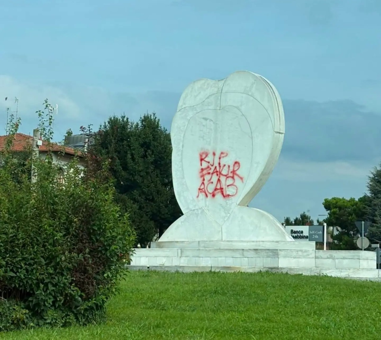 Vandali imbrattano il Volto della Franciacorta