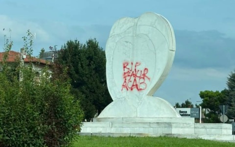 Vandali imbrattano il Volto della Franciacorta